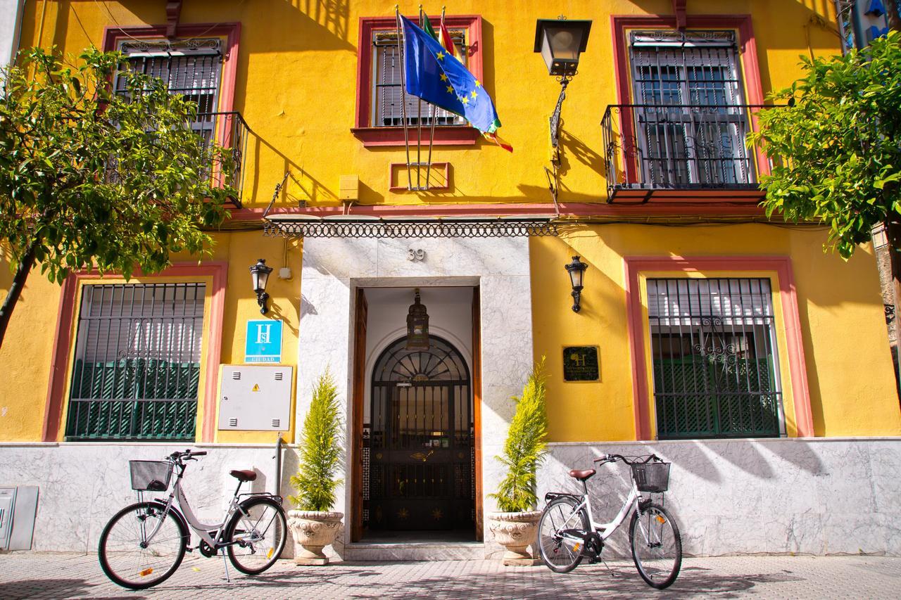 Hostal La Muralla Sevilla Exteriör bild
