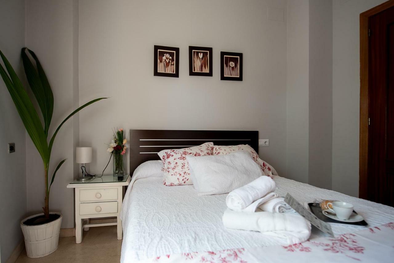 Hostal La Muralla Sevilla Exteriör bild