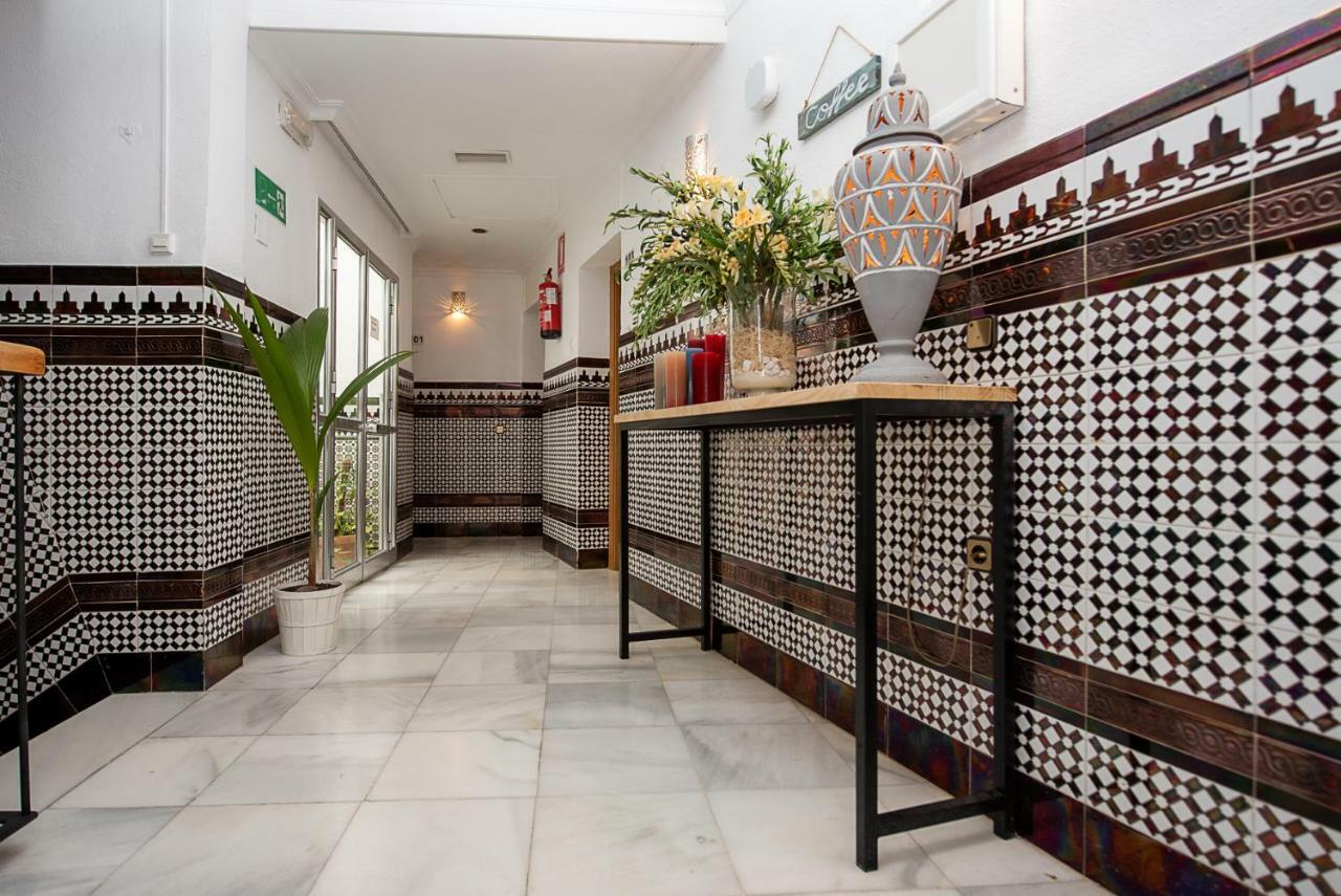 Hostal La Muralla Sevilla Exteriör bild