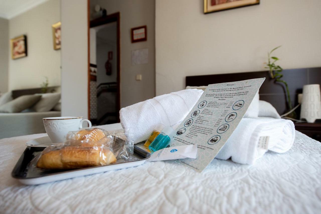 Hostal La Muralla Sevilla Exteriör bild