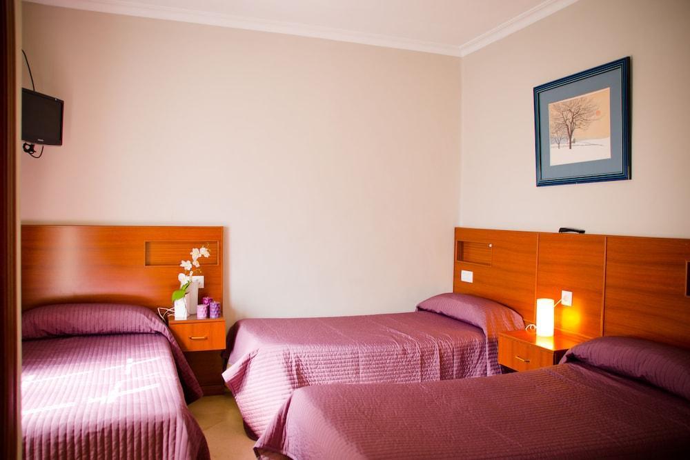 Hostal La Muralla Sevilla Exteriör bild