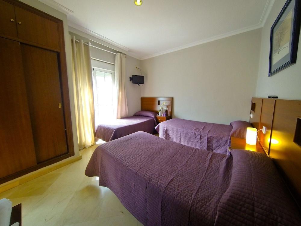 Hostal La Muralla Sevilla Exteriör bild